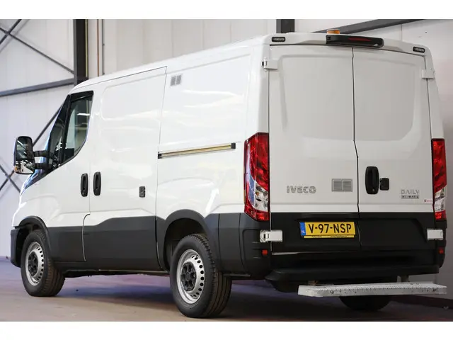 Iveco Daily 35S16V 2.3 L1H1 AUTOMAAT 160PK 3500KG TREKVERMOGEN