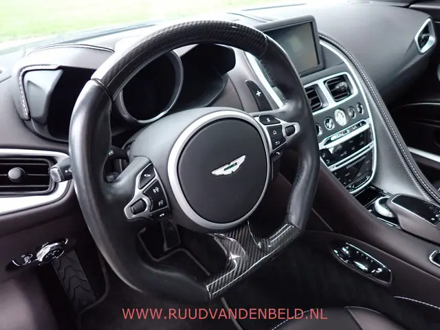 Aston Martin DBS