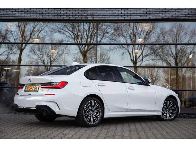 BMW 3-serie 320e M-Sport , Panoramadak, Leer, Carplay,