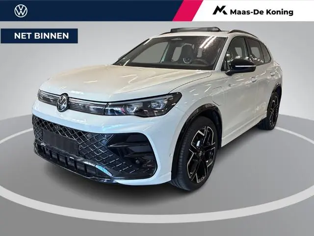 Volkswagen Tiguan 1.5 eHybrid 204pk DSG R-Line Edition · Panoramadak · 360 Camera · Inklap. Trekhaak...