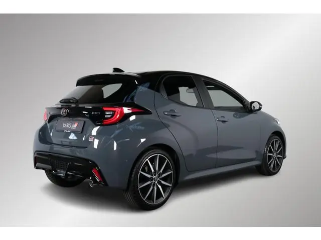 Toyota Yaris 1.5 Hybrid 130 GR Sport, Plus pack, Nieuw en direct leverbaar met €2.000,- Inruilpremie...