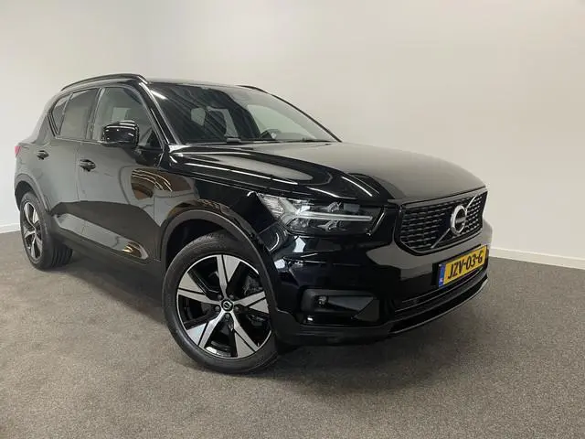 Volvo XC40 1.5 T5 Plug-In Recharge R-Design LED/ Camera/ Cruise/ LMV/ PDC