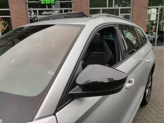 ŠKODA Kodiaq 1.5 TSI DSG Sportline Business Panoramadak - Wegklapbare trekhaak - Adaptieve Cr.contro...