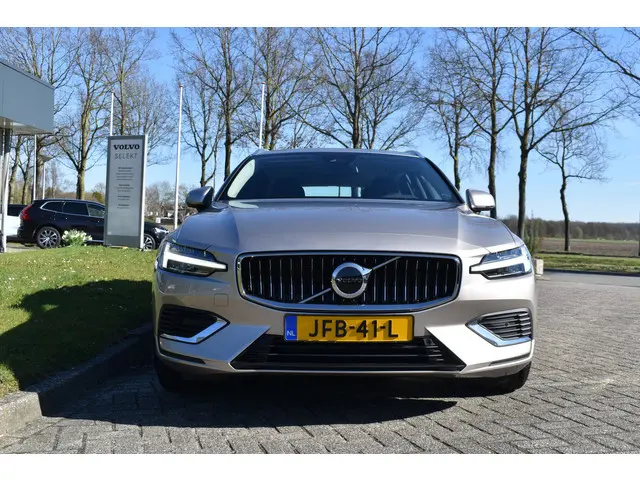 Volvo V60 T6 AWD 350PK Plug-in Hybrid Essential Bright | NIEUW | 19"LMV | Leder | Stuur & Stoelverwa...