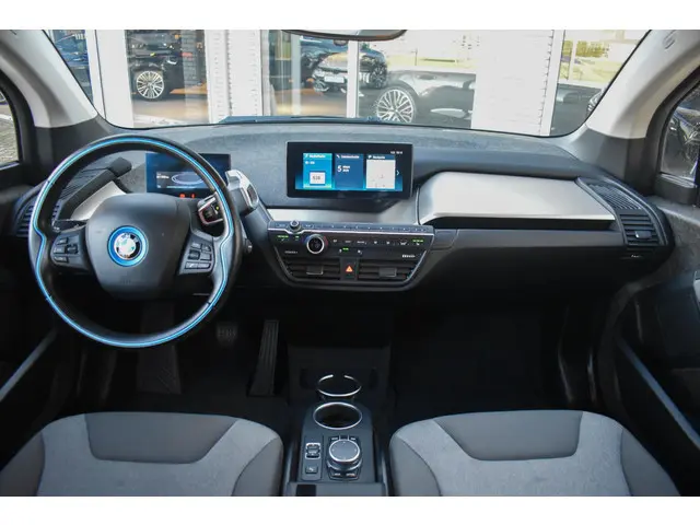BMW i3 Basis 120Ah 42 kWh Pano Stoelverwarming Navi
