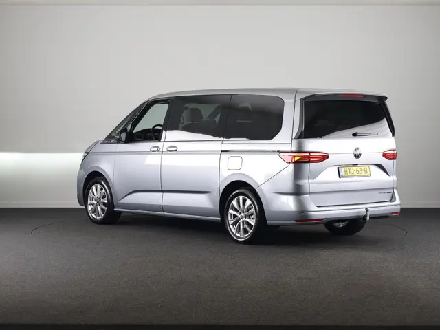 Volkswagen Multivan 1.5 eHybrid L2 Bulli Edition 4Motion 245 PK PHEV | Verlengde garantie | Trekhaak wegklapbaar | Navigatie | Camera | Stoelverwarming |