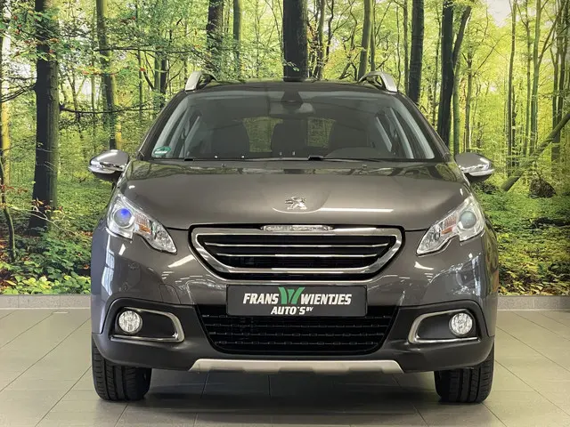 Peugeot 2008 1.2 PureTech Féline | Panoramadak | 16'' Lichtmetaal | Parkeersensoren achter | Aircond...