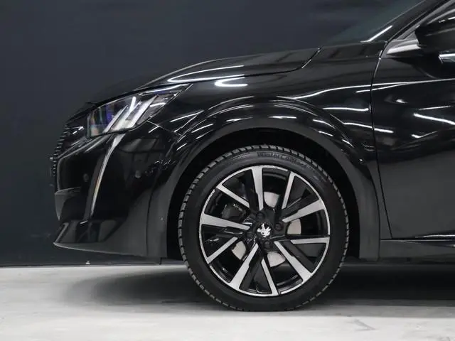 Peugeot 208 1.2 GT Pack [PANORAMADAK, CAMERA, APPLE CARPLAY, TREKHAAK, ANDROID, PDC, STOELVERWARMING...