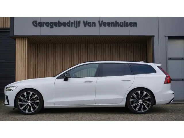Volvo V60 2.0 T5 250pk R-Design Black Optik H&K Leder 20inch LM Navi LED Virtual Cockpit Stoel & Stu...