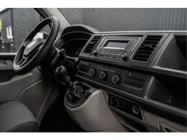 Volkswagen Transporter T6 Kombi **2.0TDI L2H1 | 9-Persoons | Incl. btw en bpm | Airco | PDC | Euro 6...
