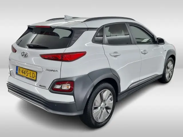 Hyundai Kona EV Limited 64 kWh 3-Fase 2e-Eig. & Dealer-Onderh. BOVAG-Garantie. NL-Auto.