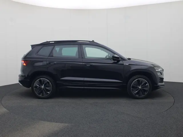 Skoda Karoq 1.5TSI/150PK DSG ACT Sportline Business · Panoramadak · Leder · Camera + Parkeersensoren...