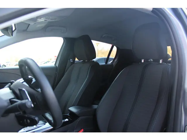 Peugeot 208 1.2 100PK AUTOMAAT ALLURE PACK | NAVIGATIE | ACHTERUITRIJ CAMERA | APPLE CARPLAY/ANDROID...