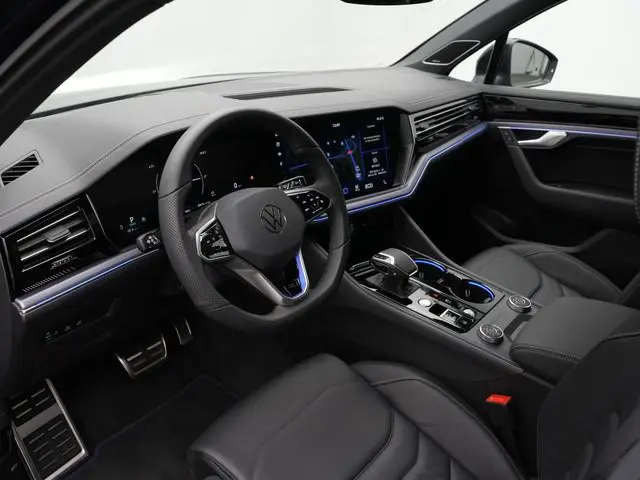 Volkswagen Touareg 3.0 TSi 462 pk tiptronic eHybrid 4MOTION R | Panoramadak | Luchtvering | Head-up...