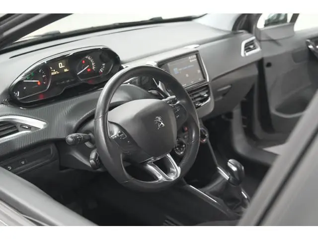 Peugeot 208 PureTech 82 Signature | Trekhaak | Parkeersensoren | Apple Carplay | Navigatie