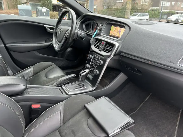 Volvo V40 1.5 T3 Polar+ Sport R design Panodak navi ecc