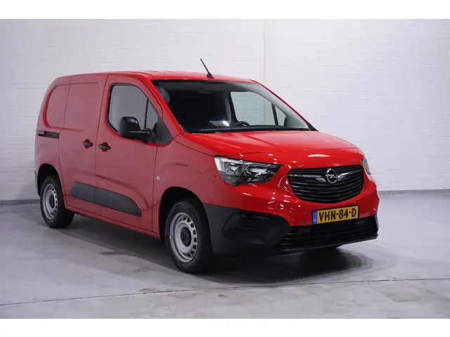 Opel Combo 1.5D 102 pk L1H1 Edition Navi, Airco Cruise Control, NAP, Laadruimte Pakket, PDC achter,...