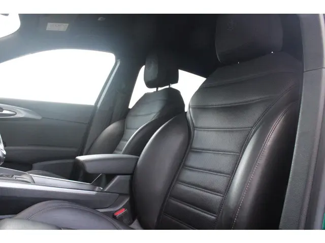 Alfa Romeo Tonale 1.5T Hybrid 160PK VELOCE | AFNEEMBARE TREKHAAK | PREMIUM PACK: LEDEREN BEKLEDING/G...
