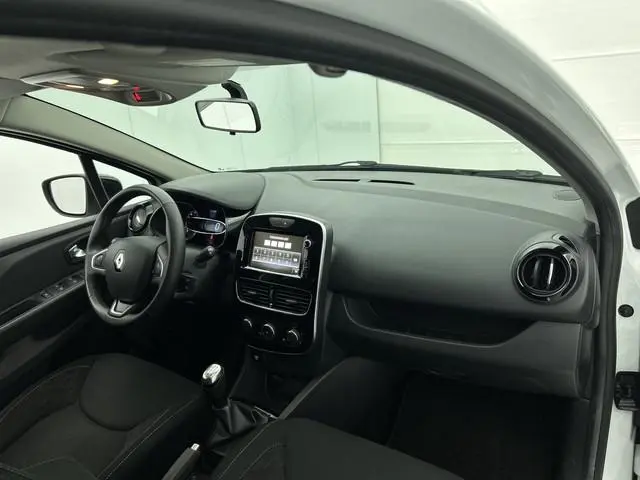 Renault Clio Estate 0.9 TCe Limited 90PK / Pdc. / Airco / Navigatie / Radio multimedia / Apk 02-2026