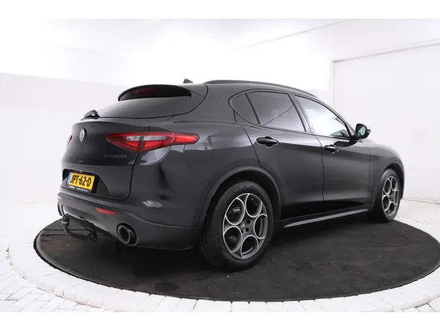 Alfa Romeo Stelvio 2.2d B-Tech Alles zwart, Volledier, Climate, Trkehaak,