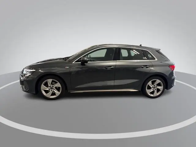 Audi A3 Sportback 35 TFSI 150pk S-Tronic S Edition · Camera · Apple/Android Car Play · Stoelverwarmi...