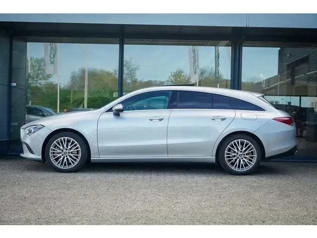 Mercedes-Benz CLA-klasse Shooting Brake 250 e / Pano / leder / sfeerverlichting / trekhaak