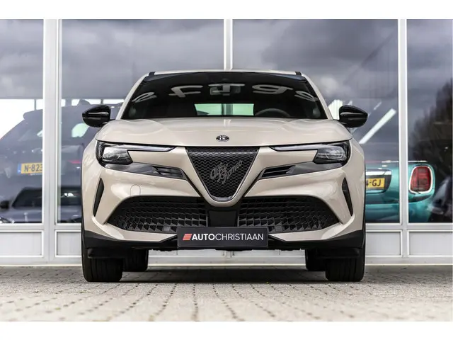 Alfa Romeo Junior Elettrica 54 kWh | ACC | SOH 97%