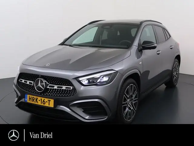 Mercedes-Benz GLA-klasse 250 e AMG line | Pano Trekhaak Memory HUD Sound Keyless Multibeam