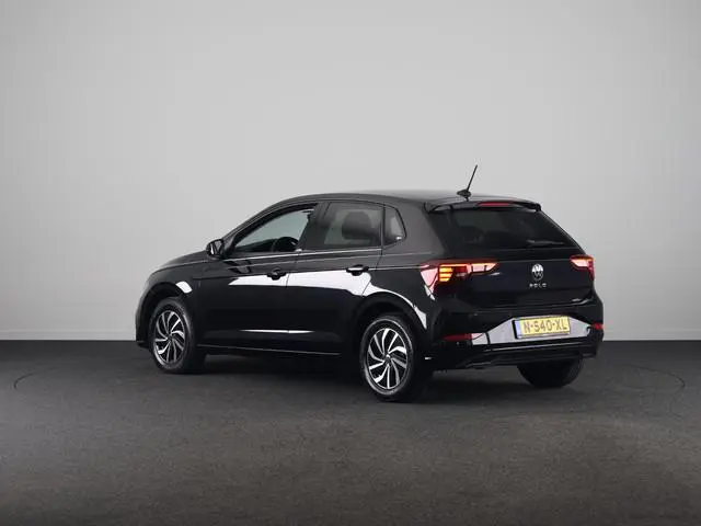 Volkswagen Polo 1.0 TSI Life 95 pk | Navigatie via App | Parkeersensoren | LEDS koplampen | Adaptiev...