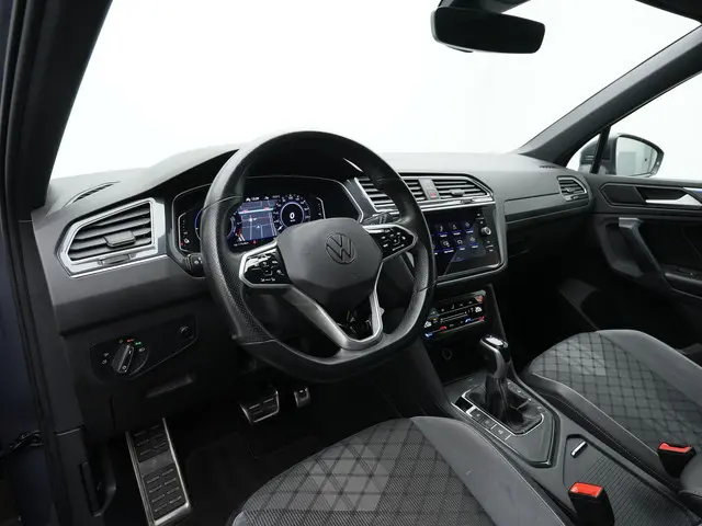 Volkswagen Tiguan 1.4 TSI 245 pk eHybrid R-Line | Trekhaak | IQ Light | Achteruitrijcamera | Stuur-/...