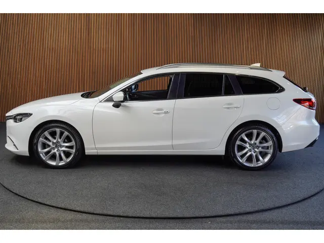 Mazda 6 Sportbreak 2.0 SkyActiv-G 165 Aut. Leer Navi Camera Bose Stuur- & stoelverwarming Climate PD...