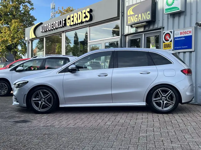 Mercedes-Benz B-klasse 180 Business Solution AMG. | NW STAAT | FULL LED | CAMERA | ELEKT KOFFER |