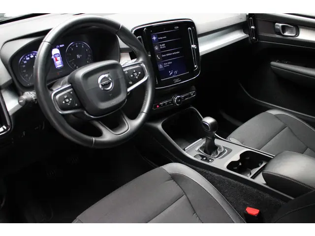 Volvo XC40 1.5 T3 Momentum Navi Leer PDC Camera Climate Carplay ACC PDC LM velgen BTW auto