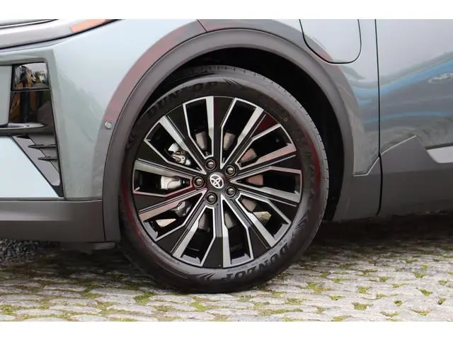 Toyota C-HR+ Executive AWD 77 kWh, € 3.000 Inruil Voordeel ! Panoramadak, Apple Carplay / Android Au...