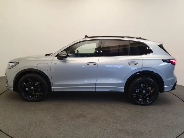 Volkswagen Tiguan 1.5 eHybrid 272pk DSG/AUT R-Line Wegklapbare trekhaak, Panoramadak, Harman/Kardon,...