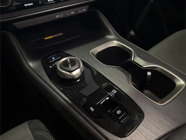 Lexus RZ