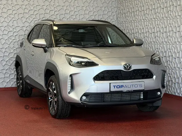 Toyota Yaris Cross 1.5 HYBRID DYNAMIC STOEL/STUUR VERW. 17''LMV P.SENSOR V+A KEYLESS CAMERA LED ZWAR...