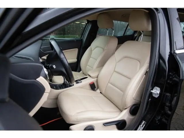 Mercedes-Benz GLA-klasse 180 Ambition , Trekhaak, Leer,  Achteruitrijcamera