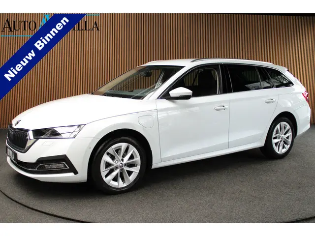 ŠKODA Octavia Combi 1.4 TSI iV PHEV HUD Leder Memory Camera ACC Stuurverwarming Ambient Keyless Virt...