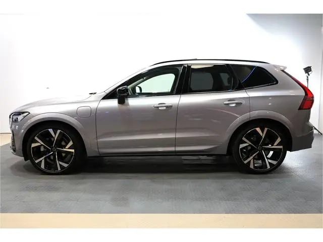 Volvo XC60 2.0 T8 AWD 335kW/456pk Aut8 Recharge Ultra Dark VOL!! LUCHTVERING + BOWERS&WILKINS + PANO...