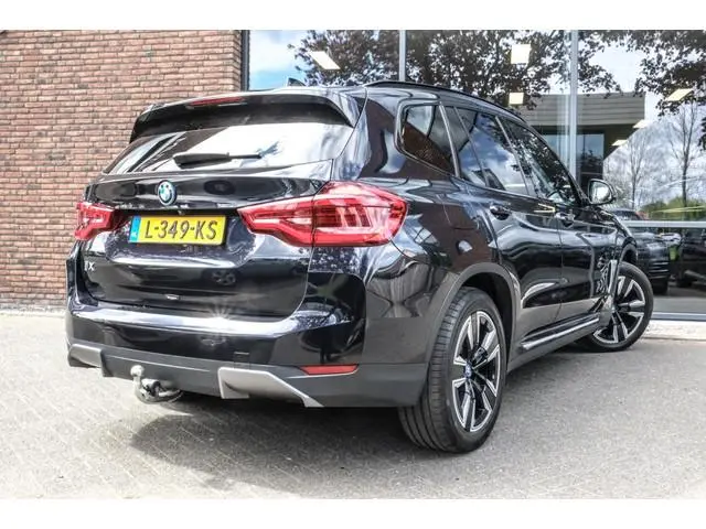 BMW iX3 80 kWh | SOH 99% | Panoramadak | Trekhaak | Leder | Camera