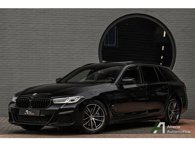 BMW 5-serie Touring 530e High Executive M-sport, BTW, comfortstoelen, panorama dak,