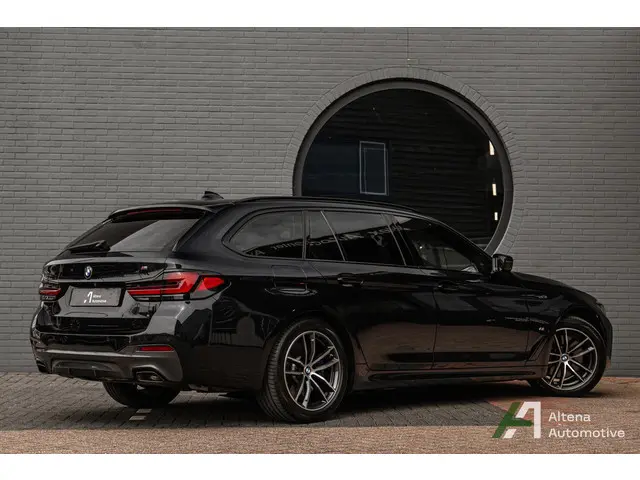BMW 5-serie Touring 530e High Executive M-sport, BTW, comfortstoelen, panorama dak,