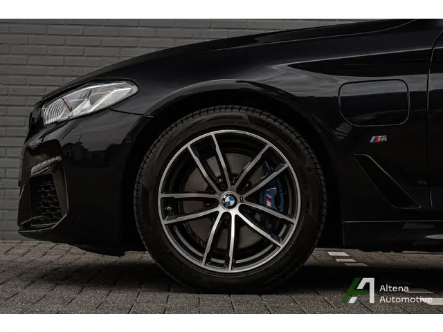 BMW 5-serie Touring 530e High Executive M-sport, BTW, comfortstoelen, panorama dak,