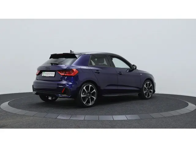 Audi A1 Sportback 30 TFSI S Tronic Adrenalin Black Ed. | Private Lease 599,- p.m.