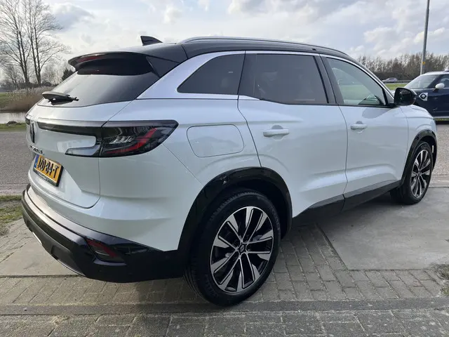 Renault Austral 1.3 mild hybrid 160PK / Dealer onderhouden / Camera / Winterpakket / Elek Stoelvers....