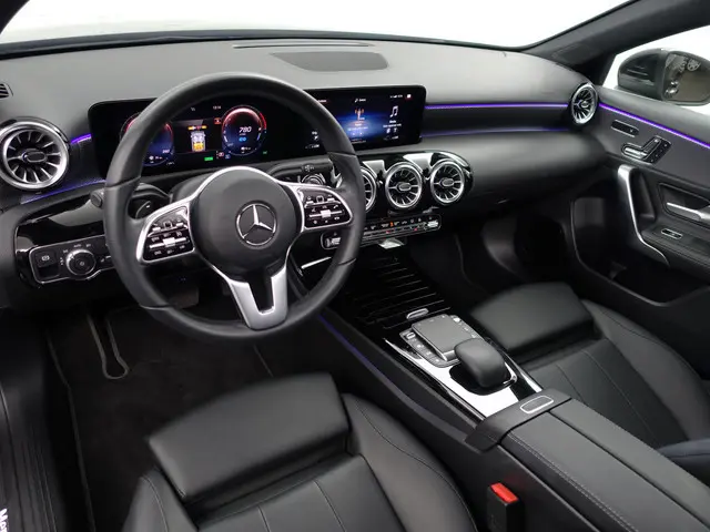 Mercedes-Benz A-klasse 250 e AMG Prestige Plus Aut- Panoramadak, 2x Memory, Sfeerverlichting, Carpla...