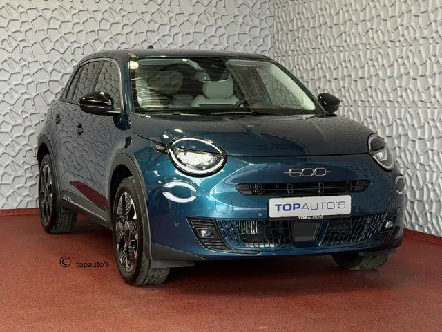 Fiat 600 1.2 HYBRID LA PRIMA CAMERA CARPLAY ADAP.CRUISE STOELVERW. ELEK.KLEP  LEER MASSAGE ELEK.STOE...