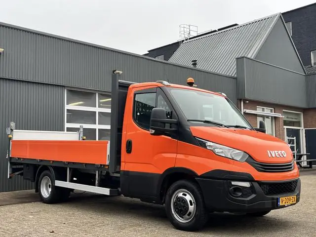 Iveco Daily 35C14 2.3 375 Laadklep 500kg Trekhaak 3500kg trekgewicht Airco 2-Persoons Open laadbak P...