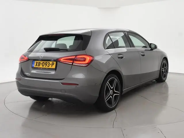 Mercedes-Benz A-klasse 180D AUT. NIEUW MODEL + WIDESCREEN MBUX | CAMERA | 18" AMG | STOELVERW. | LED...